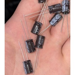 680uF 4V 8x9mm Elektrolitik Alüminyum Kondansatör (3.5mm Bacak Aralığı) (100 Adet)